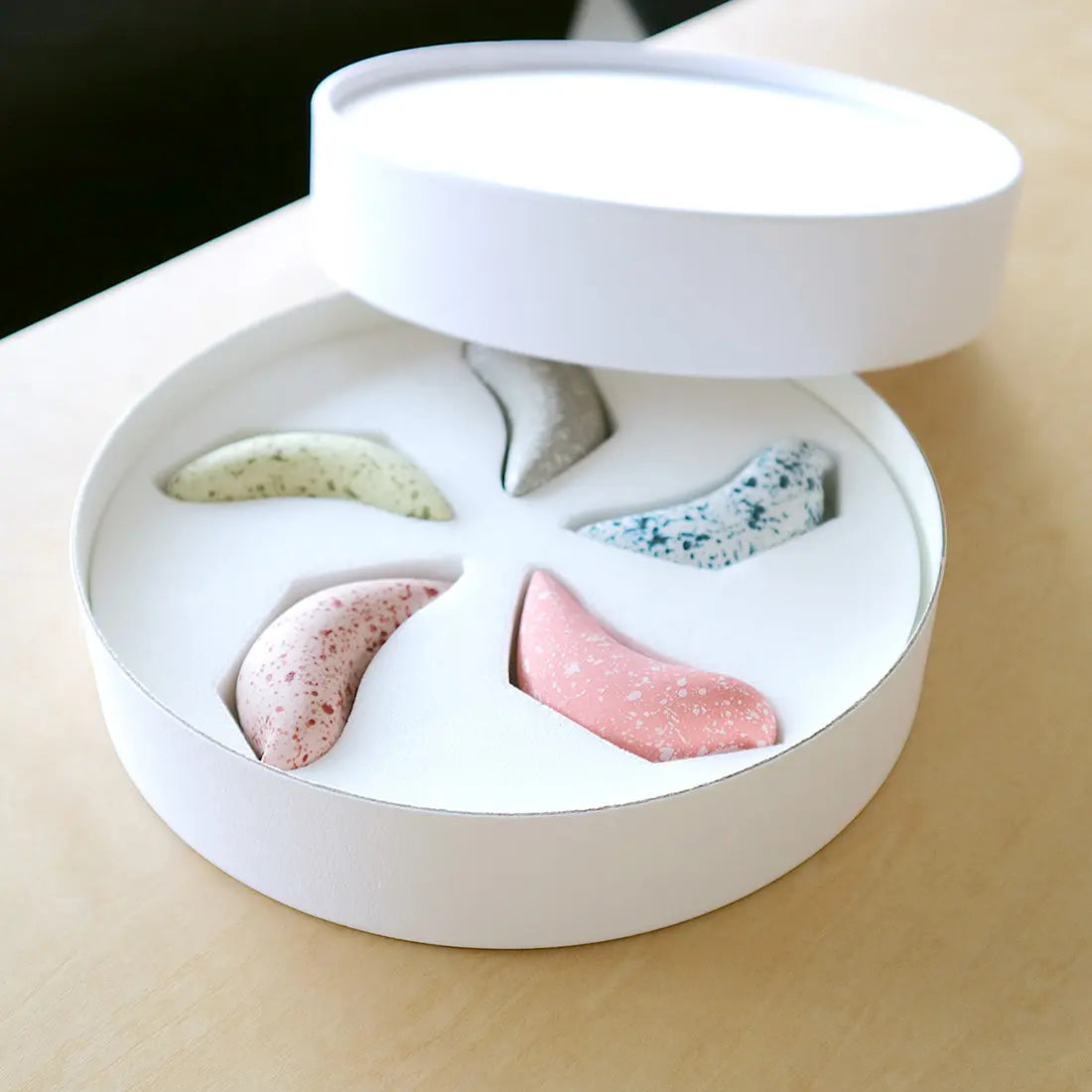 BIRDY PEBBLES set of 5 colors (yellow, white, gray, red, pink)