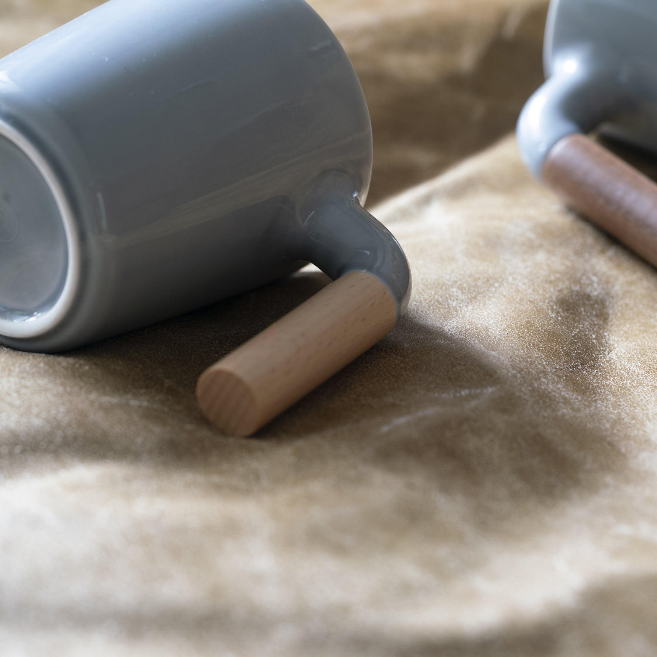 Mugr Cloud Walnut - (ceramic, walnut wood)