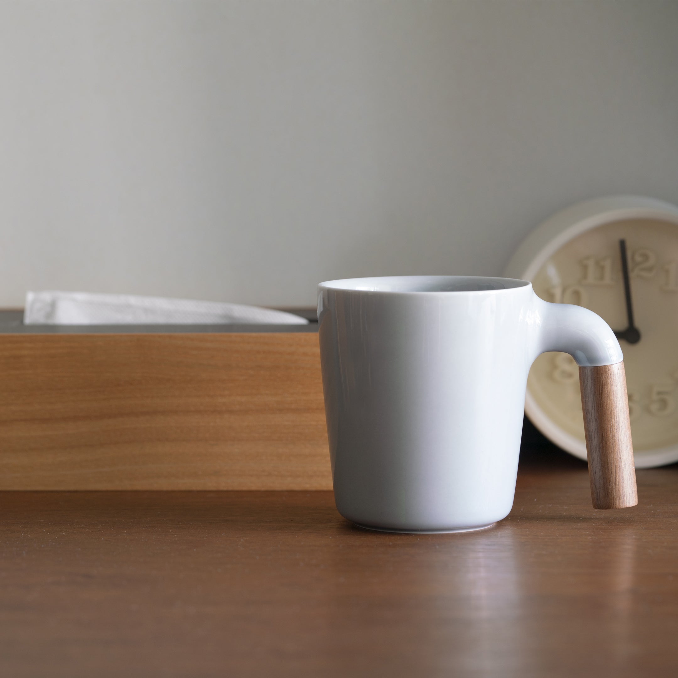 Mugr Cloud Walnut - (ceramic, walnut wood)
