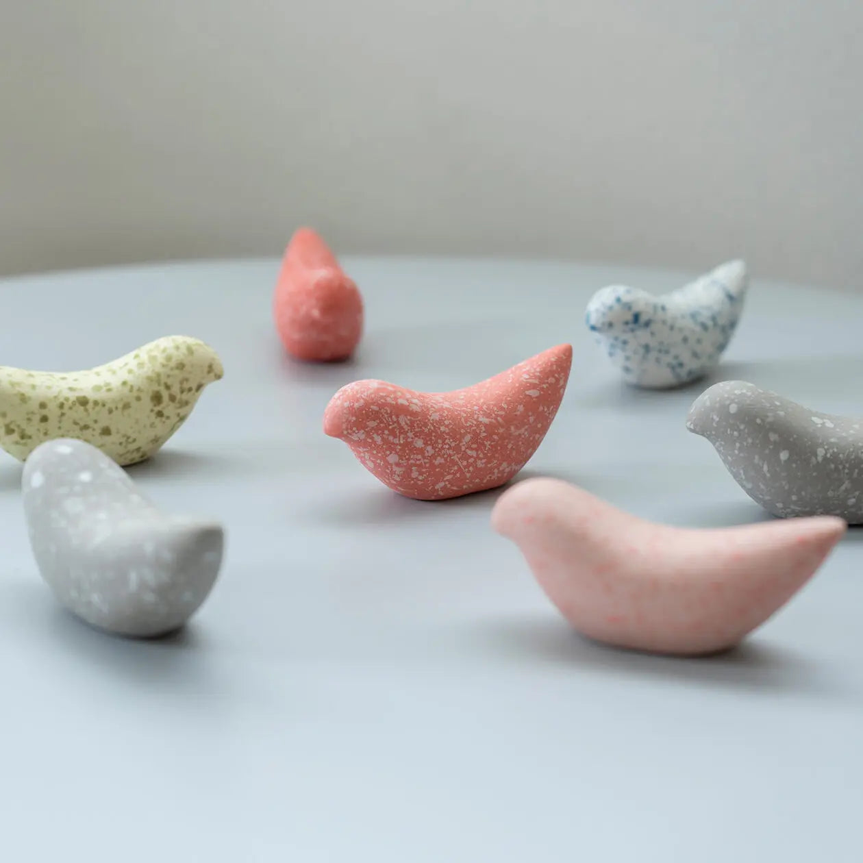 BIRDY PEBBLES set of 5 colors (yellow, white, gray, red, pink)