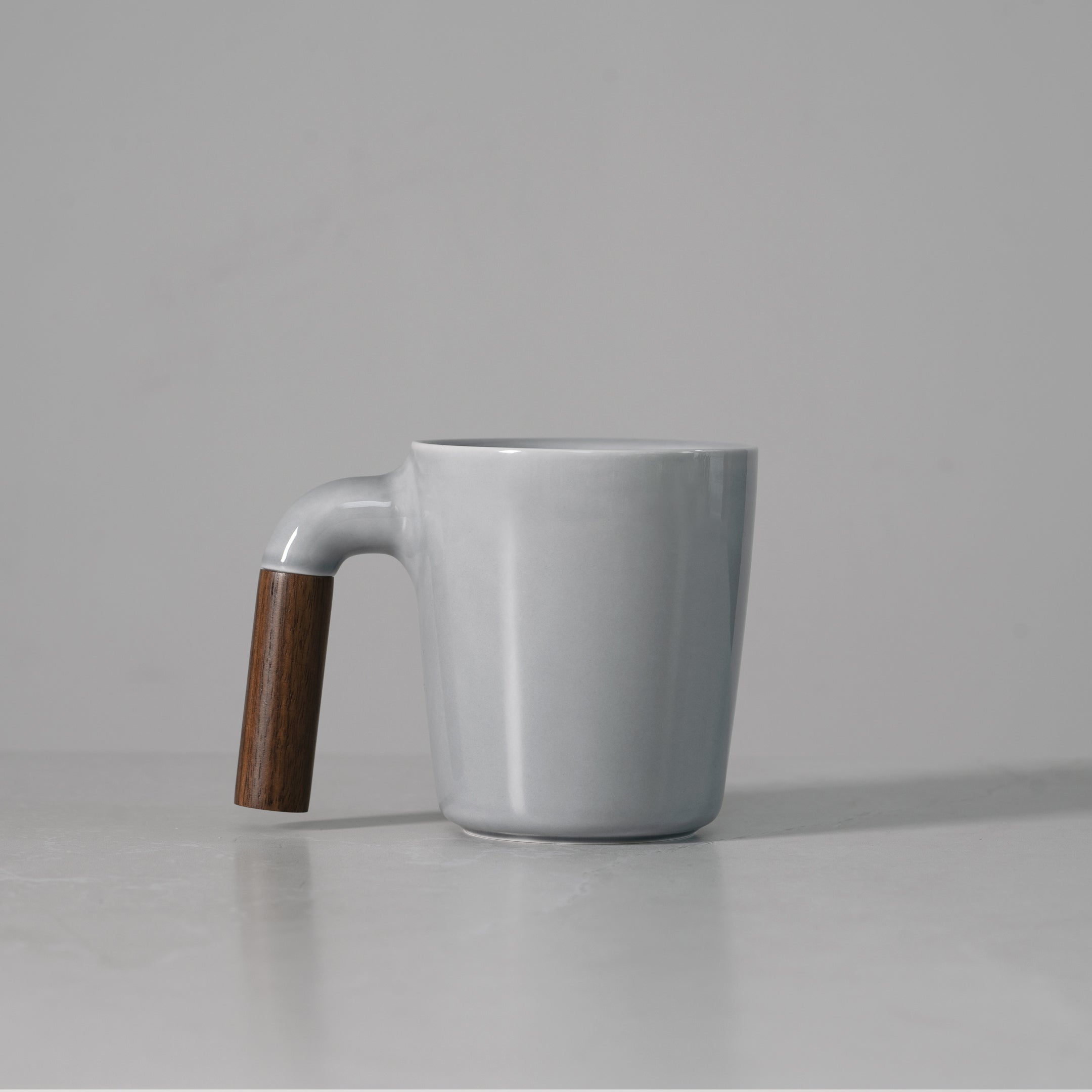 Mugr Cloud Walnut - (ceramic, walnut wood)