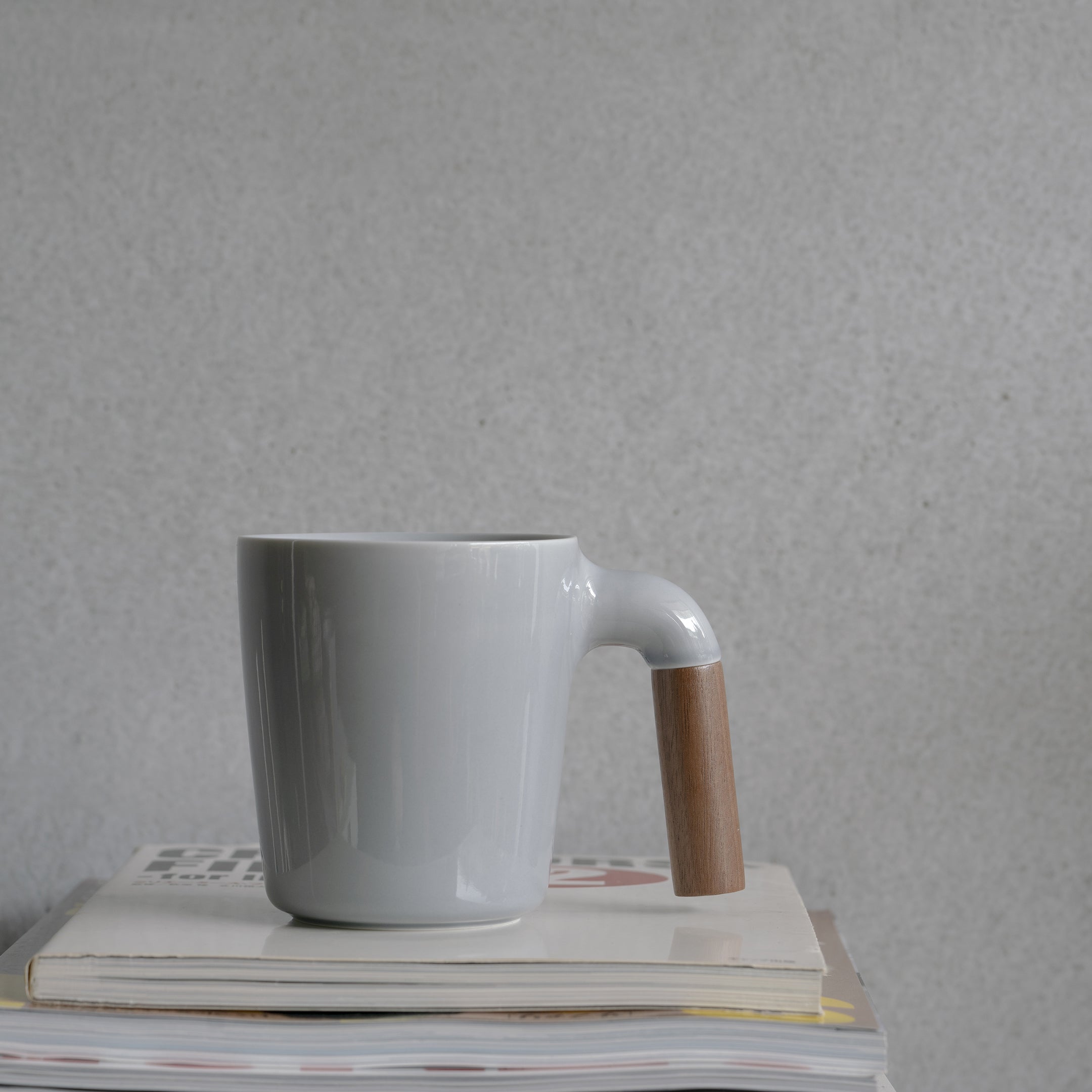 Mugr Cloud Walnut - (ceramic, walnut wood)