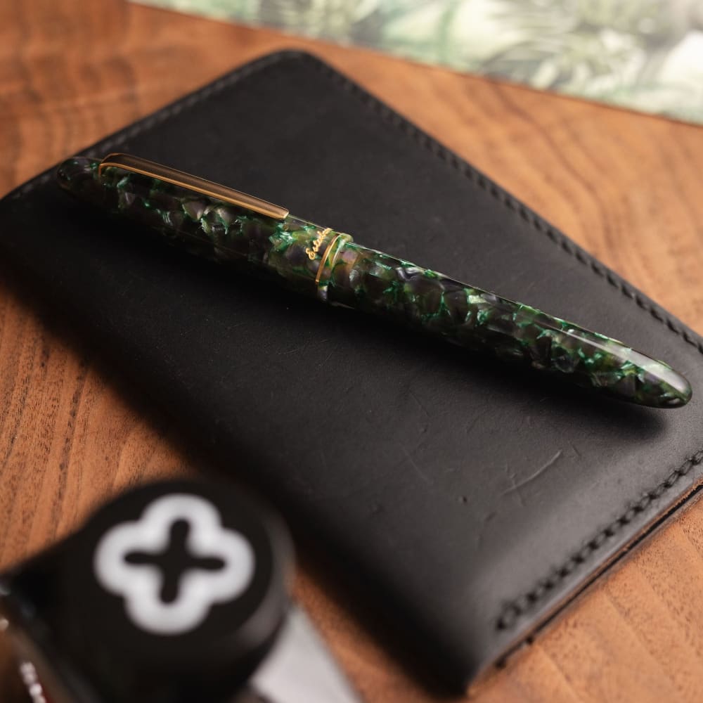 Jurassic Estie - Gold Trim - Rollerball - FOUTAIN PEN