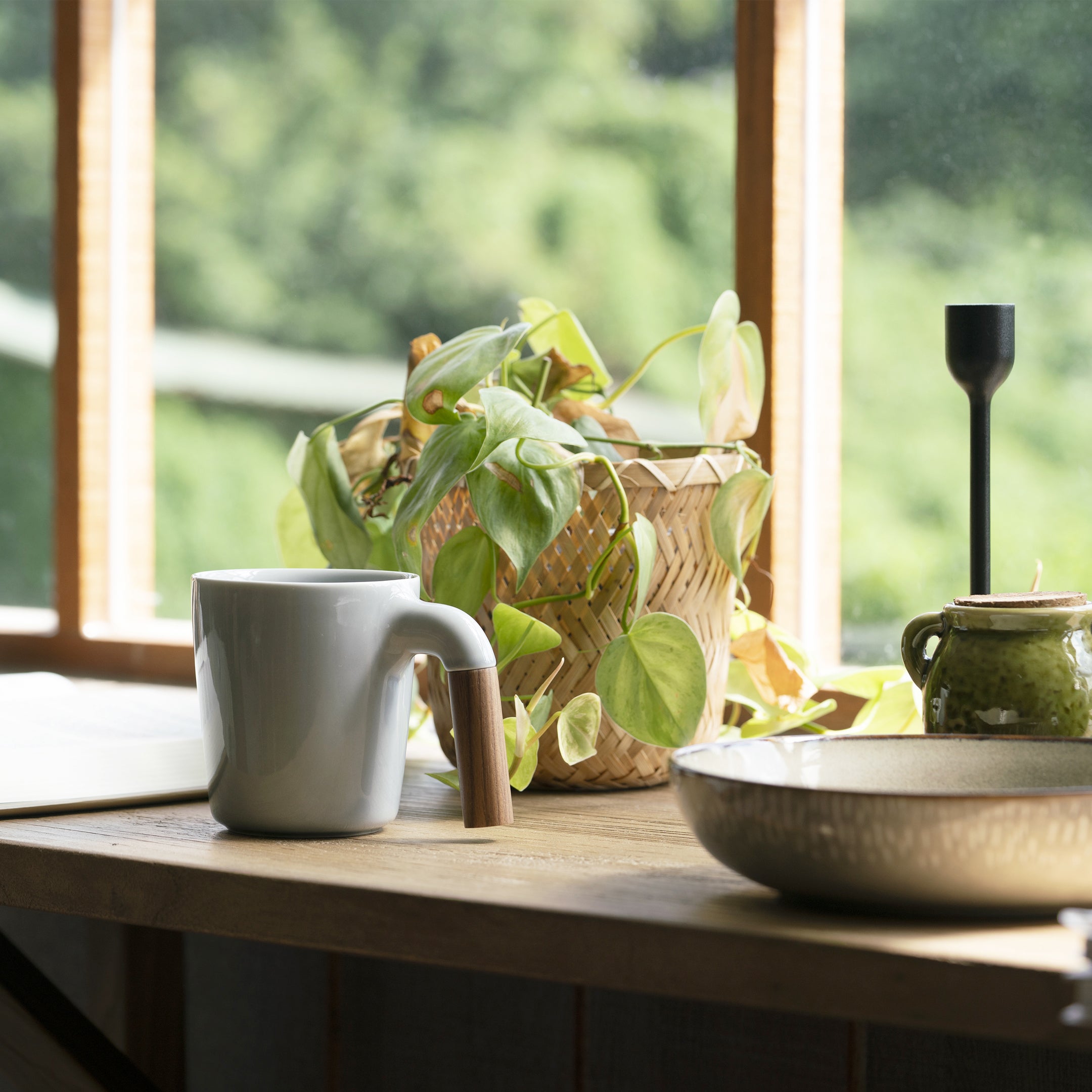 Mugr Cloud Walnut - (ceramic, walnut wood)