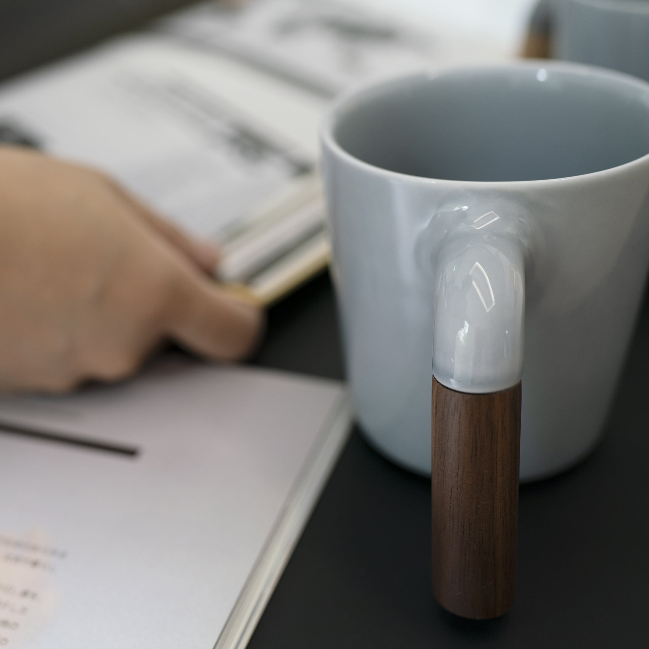Mugr Cloud Walnut - (ceramic, walnut wood)
