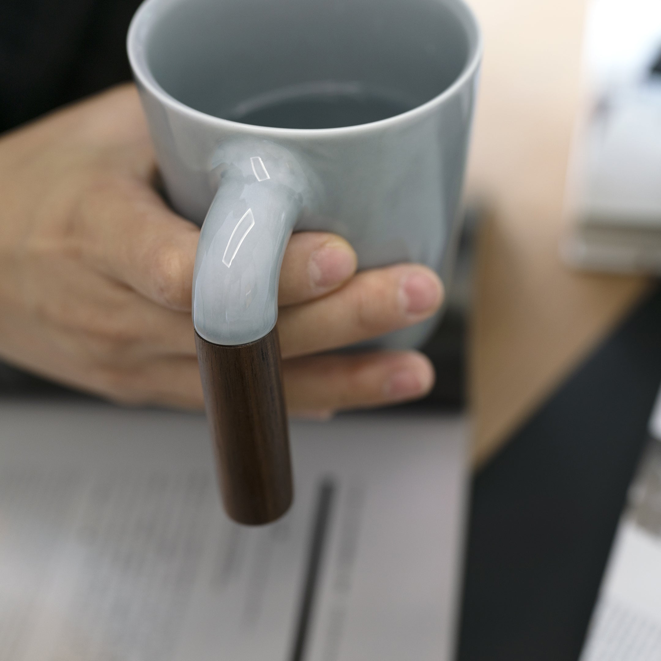 Mugr Cloud Walnut - (ceramic, walnut wood)