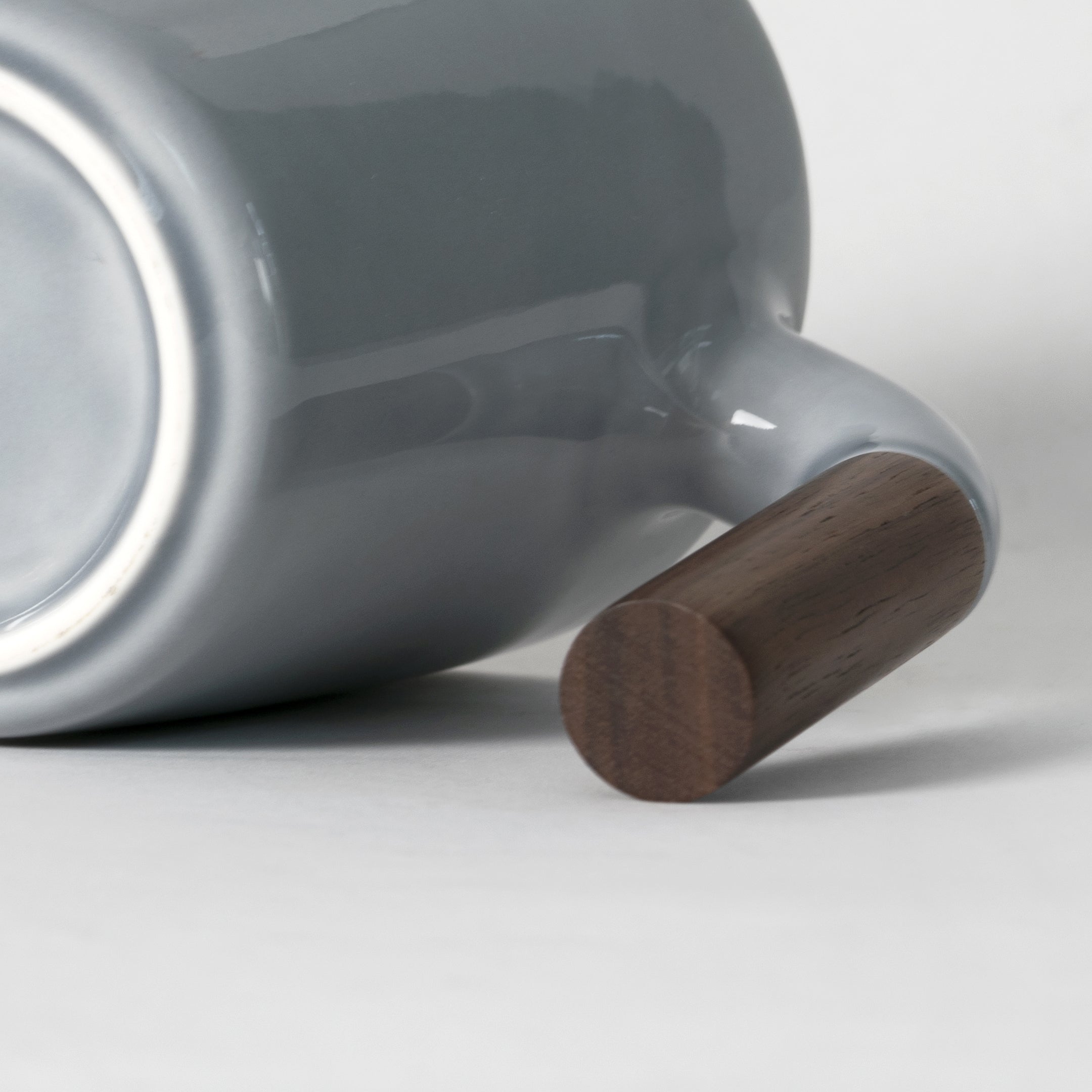Mugr Cloud Walnut - (ceramic, walnut wood)