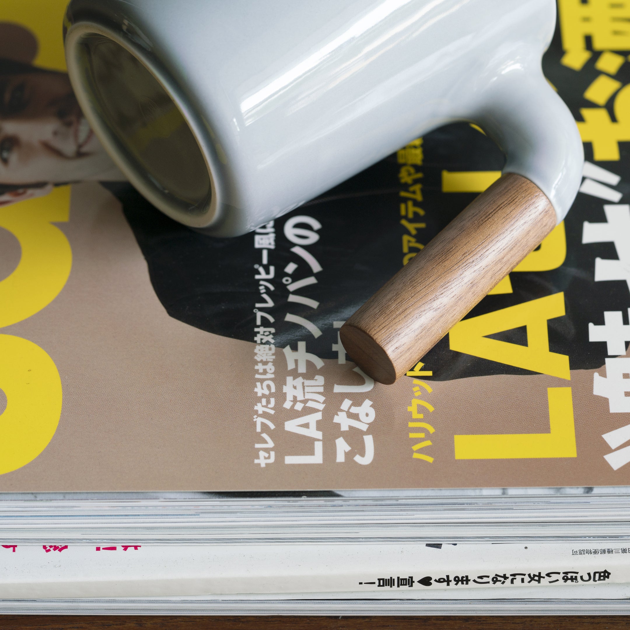 Mugr Cloud Walnut - (ceramic, walnut wood)